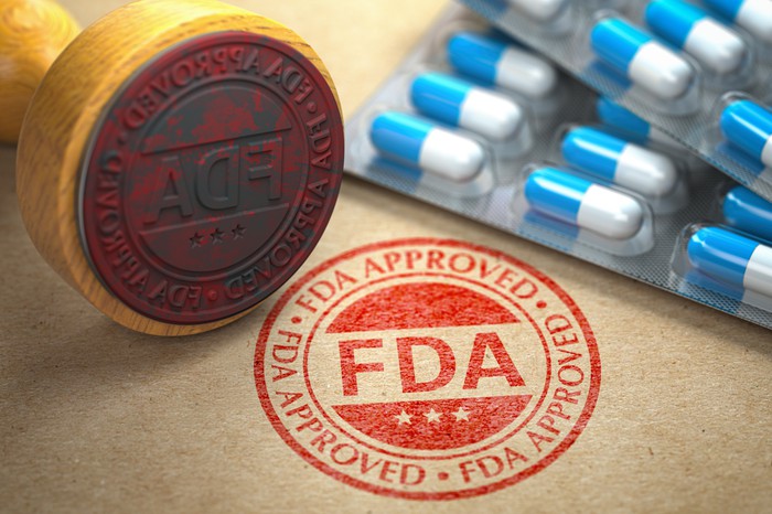 האם ה- FDA הופך לחותמת גומי עם השנים?